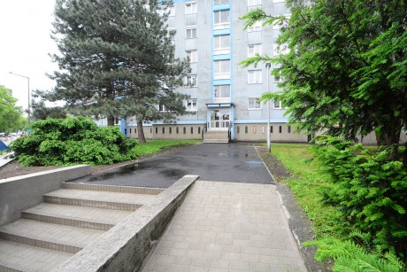 Megújult járdákat, lépcsőket, támfalat adtak át a Királysoron